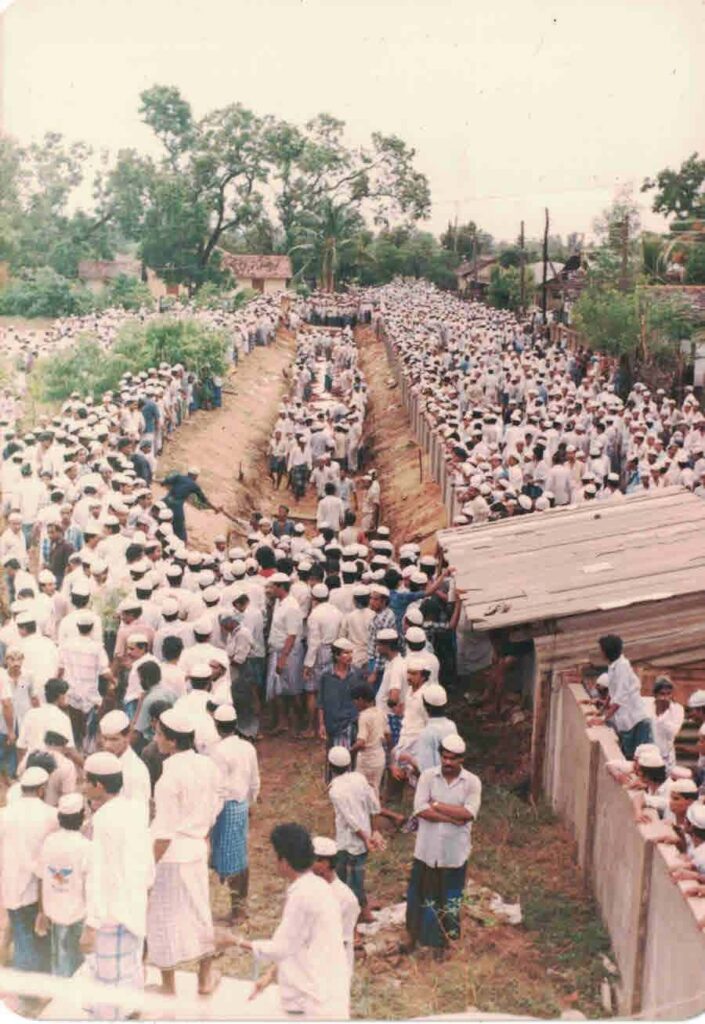 Innocent Muslims brutally killed by the LTTE at Kattankudy mosque were laid to rest